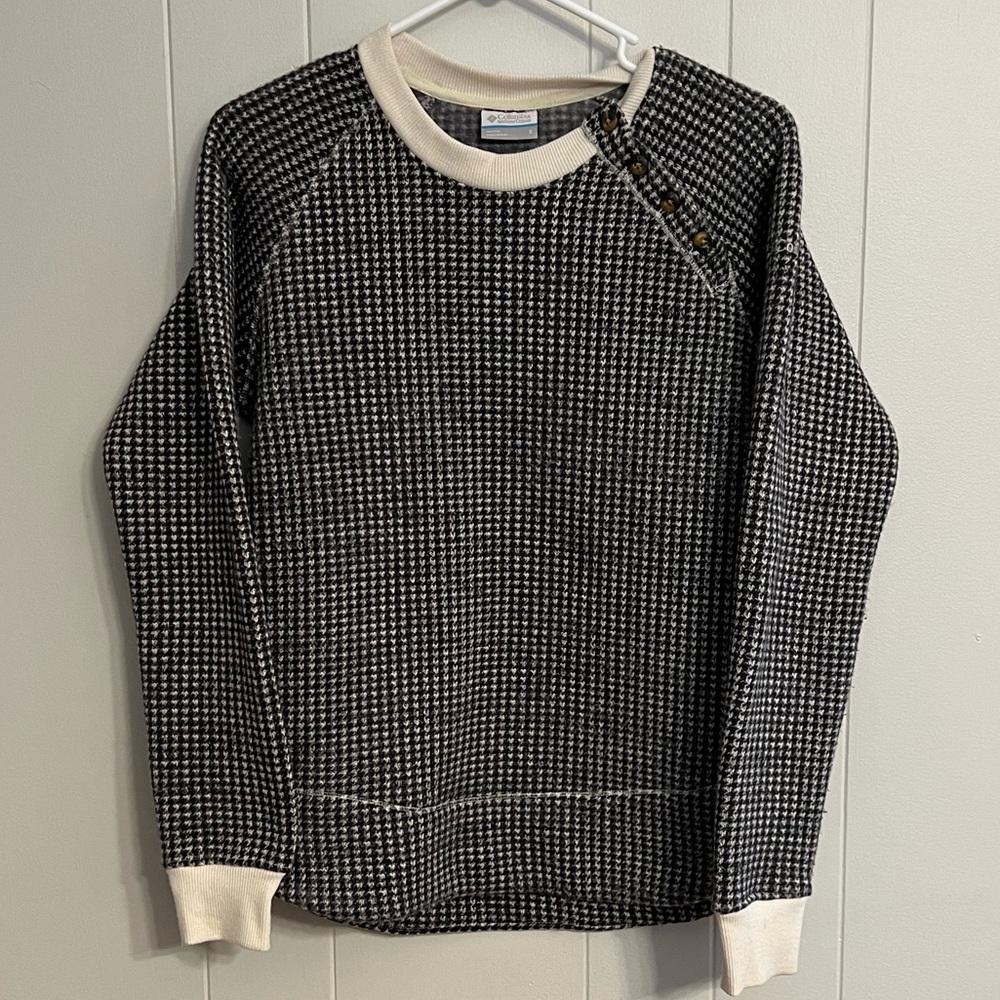 Columbia chilling houndstooth sweater black/cream side button crewneck round hem